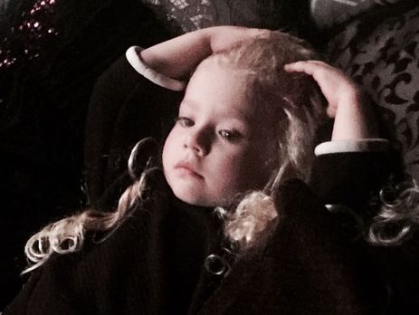 Дочь Пугачевой спела песню перед камерой