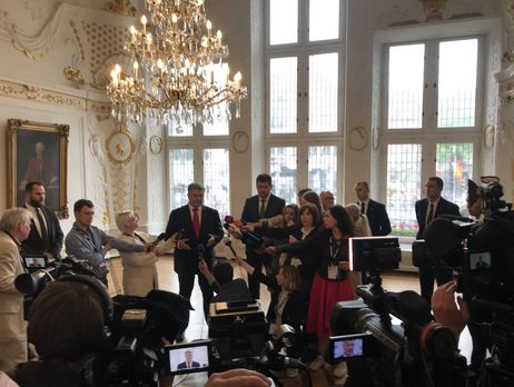 Порошенко после встречи с Меркель и Макроном: Мы настаиваем, чтобы террористы соблюдали пасхальное перемирие на Донбассе