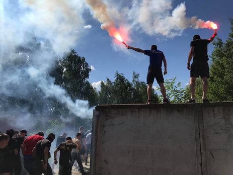 Возле имения Левочкина под Киевом активисты 