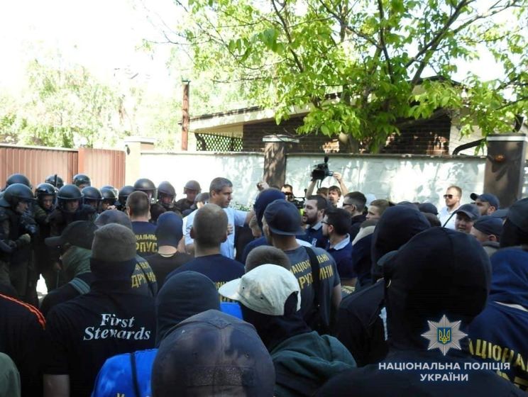 В полиции сообщили о нескольких пострадавших во время столкновений возле имения Левочкина