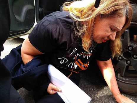 Мать покойной экс-регионалки Бережной утверждает, что националисты избили ее 9 мая, приняв цвет футболки за георгиевскую ленту