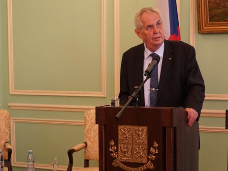 Земан на прийомі в посольстві РФ поскаржився, що в його склянці 