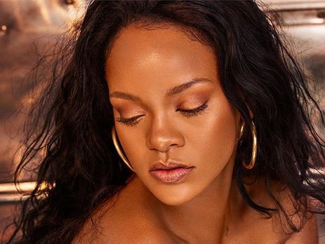 Рианна продемонстрировала фигуру в белье