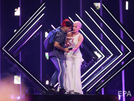 Во время выступления представительницы Великобритании в финале 