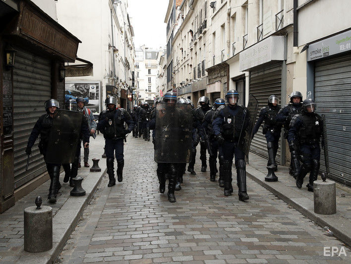 В Париже на прохожих напал вооруженный ножом мужчина, есть погибший – полиция