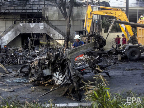 В полиции Индонезии подозревают, что теракты в трех церквях города Сурабая совершили члены одной семьи