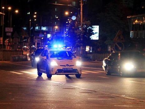 У Львові учасник ДТП ударив співробітницю патрульної поліції ножем. Її напарник відкрив вогонь