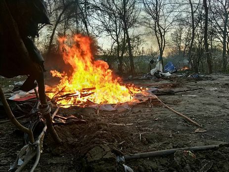 21 квітня націоналісти із С14 спалили табір ромів на Лисій горі у Києві