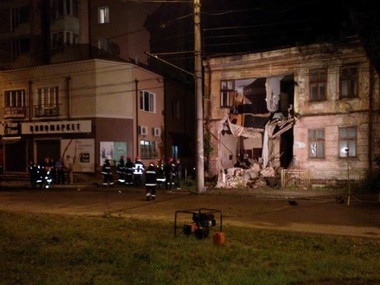 В центре Тернополя после ливня обрушилась стена двухэтажного жилого дома