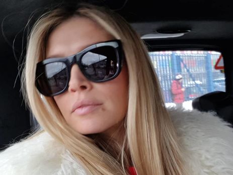 Брежнева прошла по красной дорожке Каннского фестиваля