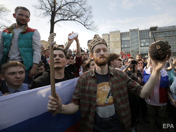 Атаман "казаков", которые избивали демонстрантов в Москве, связан с ФСБ — "Настоящее время"