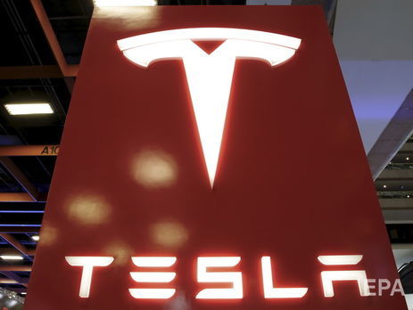 В США электрокар Tesla врезался в пожарную машину