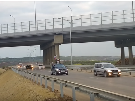 Кримський міст відкрили для загального руху. Відео