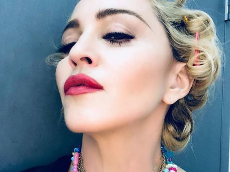 Мадонна показала танец приемных дочерей-близняшек