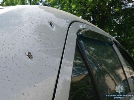 Під час обстрілу школи один зі снарядів влучив в автомобіль