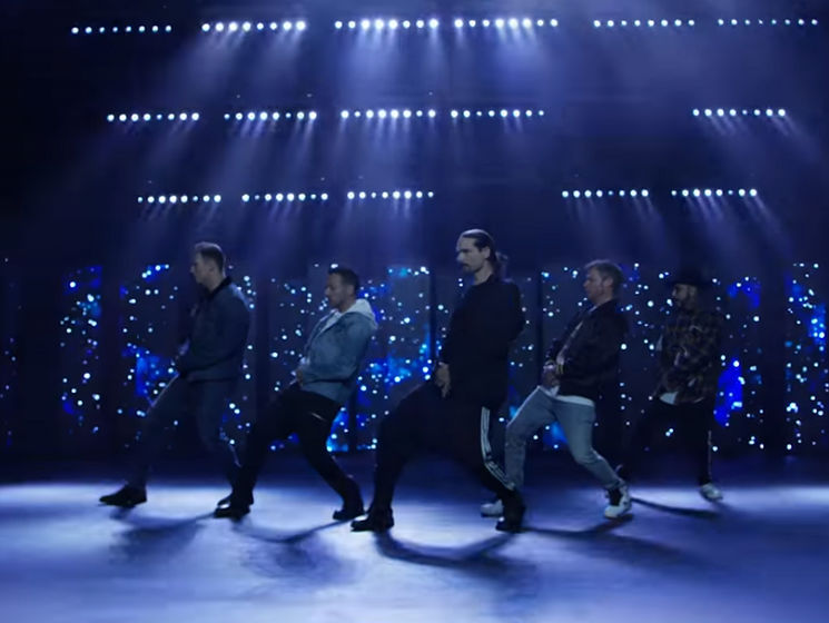 Don't Go Breaking My Heart. Опубліковано ролик на пісню Backstreet Boys. Відео