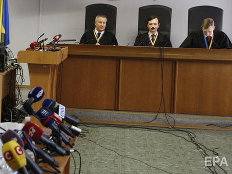 Оболонский суд продолжает рассматривать дело о госизмене Януковича. Трансляция