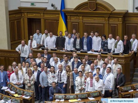 В День вышиванки украинские политики пришли на работу в национальной одежде. Фоторепортаж