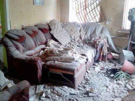 Последствия обстрела боевиками поселка Троицкое в Луганской области. Фоторепортаж