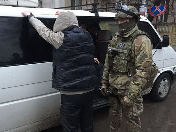 СБУ разоблачила в Киеве преступную группировку, члены которой выдавали себя за украинских военных