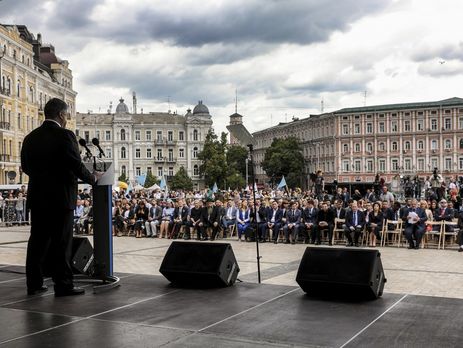Порошенко: Украине нужны изменения в Конституцию относительно крымскотатарского народа