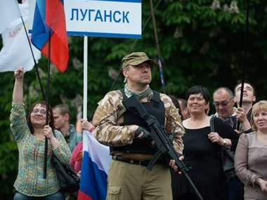 В Луганске бойцы Нацгвардии отстаивают воинскую часть 