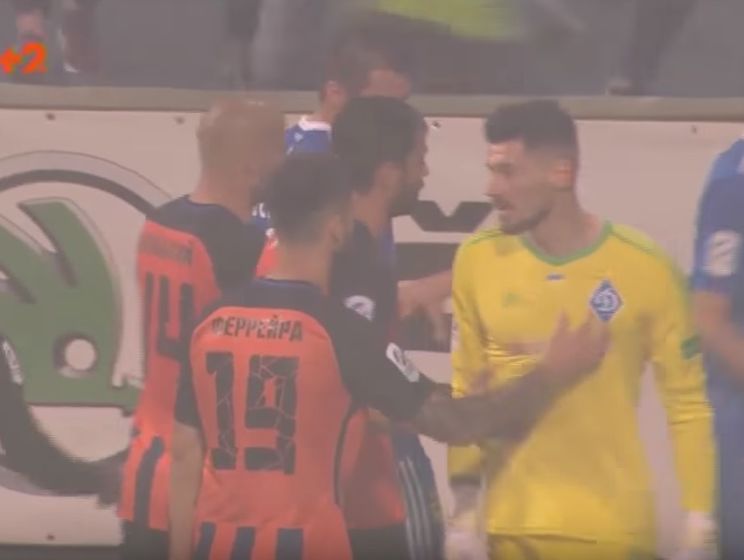 Наприкінці матчу "Динамо" – "Шахтар" сталася бійка між футболістами. Відео