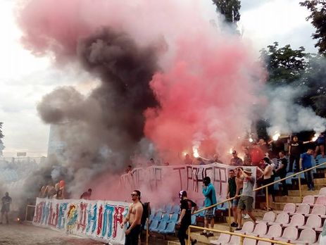 В Черкассах на стадионе произошла потасовка между фанатами и полицией, были задержаны 26 человек