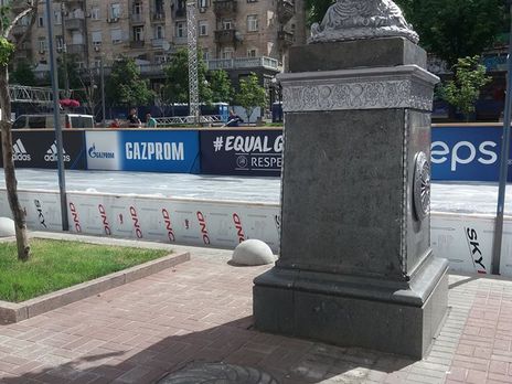 Киев договорился с УЕФА о демонтаже рекламы 