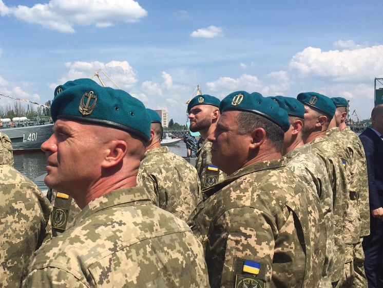 Береты украинских морских пехотинцев будут цвета морской волны – Порошенко
