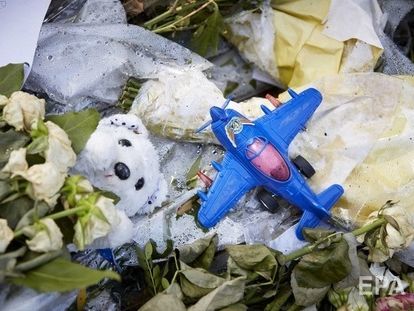 Унаслідок аварії рейсу MH17 у Донецькій області загинуло 298 осіб 