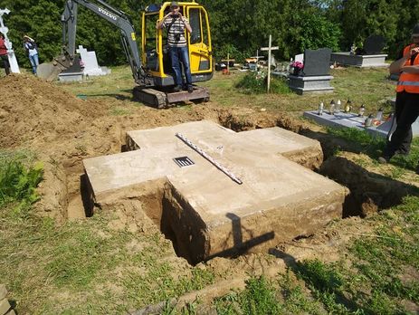 В Грушовичах на месте памятника воинам УПА обнаружено захоронение