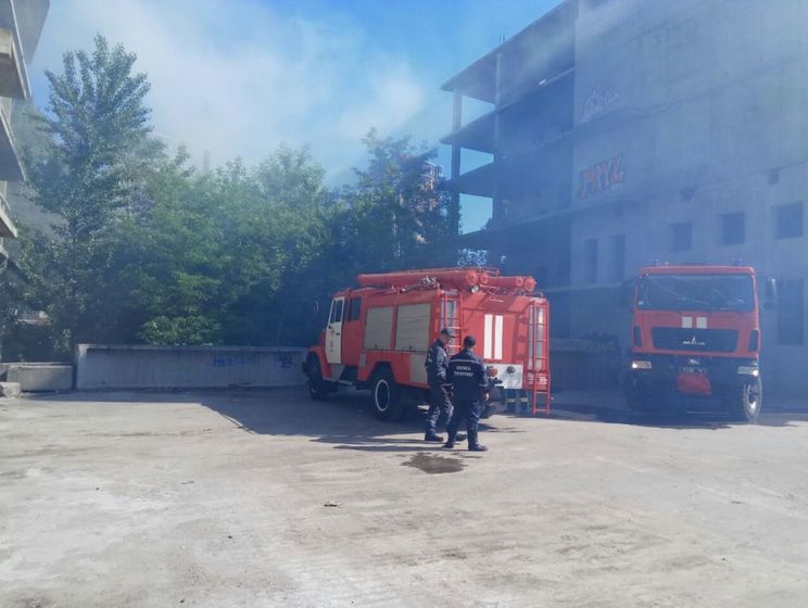 У Києві горить будівля колишнього кінотеатру "Екран"