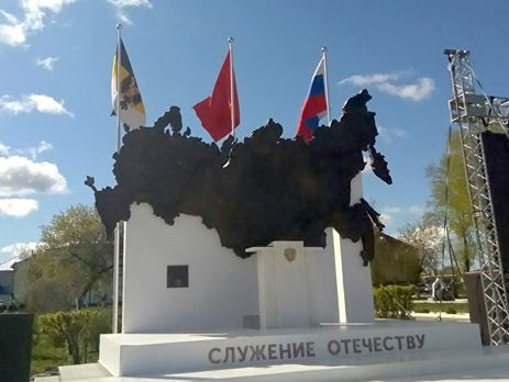 У Росії відкрили пам'ятник Путіну, але без Путіна