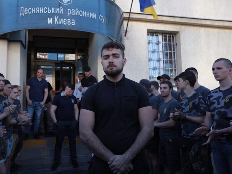Суд відпустив на поруки нардепів Білецького і Берези ще двох затриманих під час погромів ринку в Києві