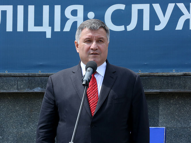 Аваков назвав провокацією запитання про те, коли він заговорить українською. Відео