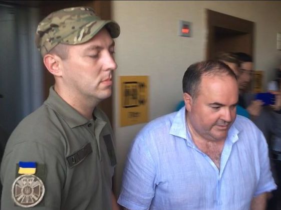 Суд избирает меру пресечения организатору покушения на журналиста Бабченко Герману. Трансляция