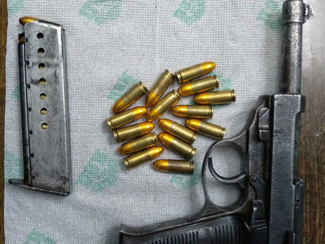 В харьковском метро задержали мужчину с пистолетом