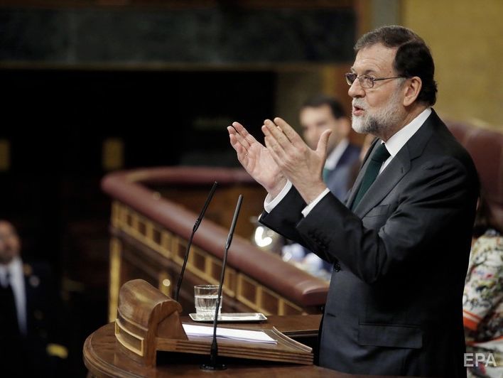 Премьер-министр Испании Рахой ушел в отставку