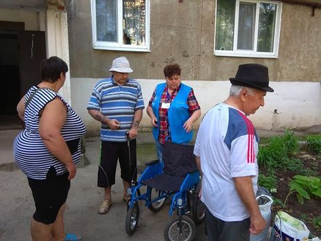 Жители освобожденного ВСУ Пивденного пытаются выехать из заблокированного поселка из-за обстрелов боевиками