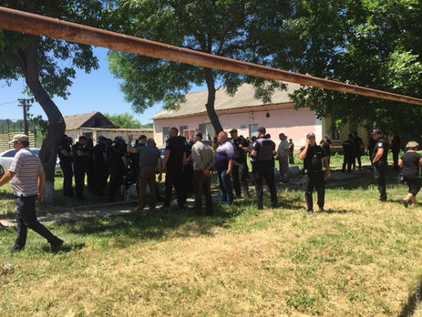 Під час зіткнень на виборчій дільниці в Одеській області постраждали 13 правоохоронців – поліція