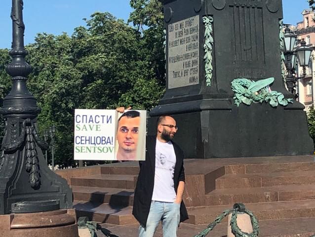 В Москве на акции в поддержку Сенцова задержали российского кинорежиссера