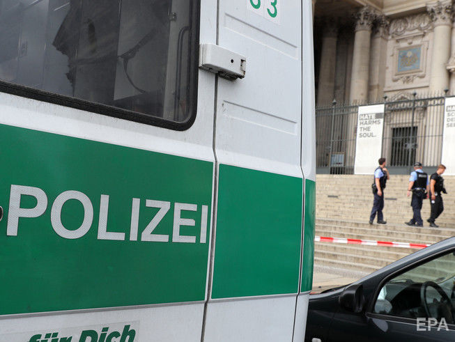 У відвідувача собору у Берліні стріляли через ніж – поліція