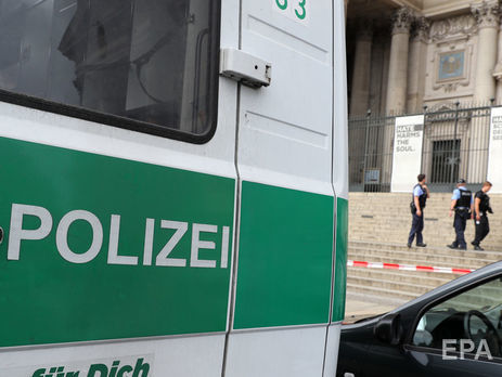 В посетителя собора в Берлине стреляли из-за ножа – полиция