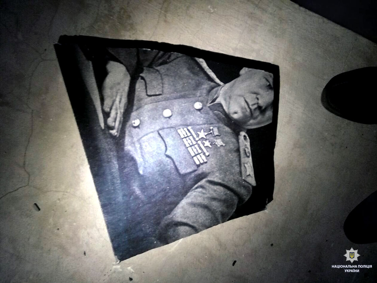 У Харкові розбили пам'ятну дошку із зображенням маршала Жукова