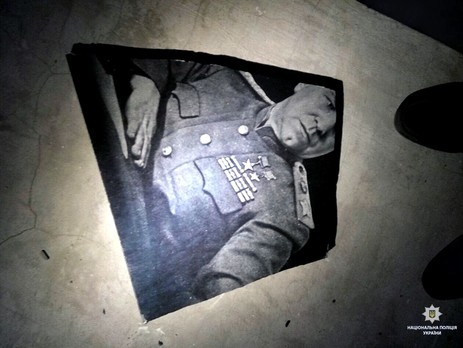 У Харкові розбили пам'ятну дошку із зображенням маршала Жукова