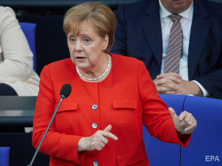 Меркель пока не видит оснований для возвращения России в "Большую восьмерку"
