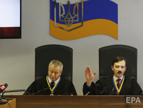 В Оболонском суде Киева рассматривают дело по обвинению Януковича в госизмене