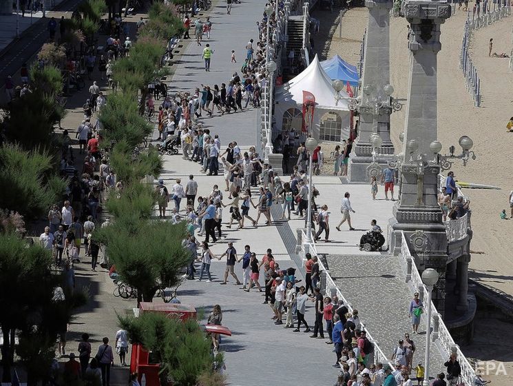 ﻿У Країні Басків тисячі людей створили 200-кілометровий живий ланцюг, закликаючи провести референдум про незалежність. Відео