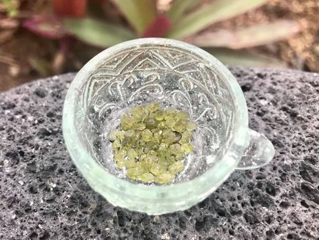 ﻿На Гаваях вулкан вивергає самоцвіти